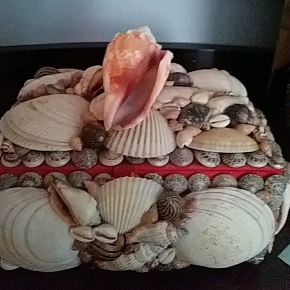 Profile Picture of Claudia Amato (@songbird777) on Poshmark