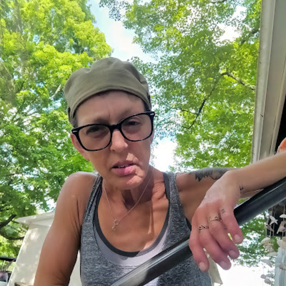 Profile Picture of Melinda Lebarron (@melindalebar527) on Poshmark