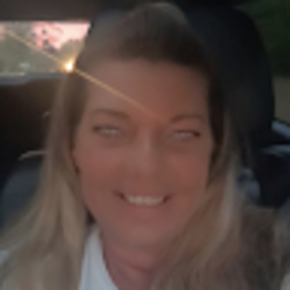 Profile Picture of Tonya Lundy (@tlundy575) on Poshmark