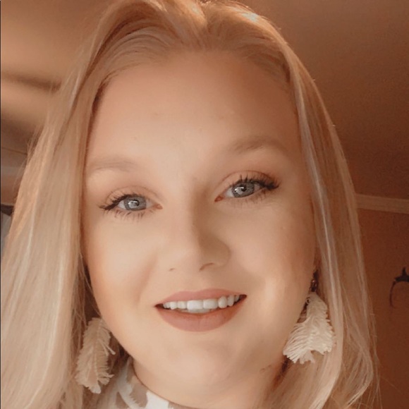 Profile Picture of Whitney Wirth (@whitney_wirth) on Poshmark