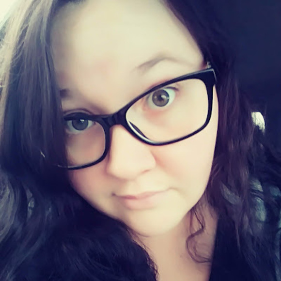 Profile Picture of Joy Heinz (@rayne5757) on Poshmark