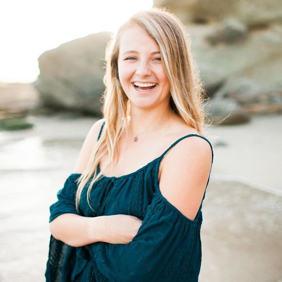 Profile Picture of Alexa Bloedorn (@alexablo) on Poshmark