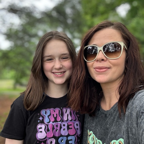 Profile Picture of Cierra Houglin (@cicijh) on Poshmark