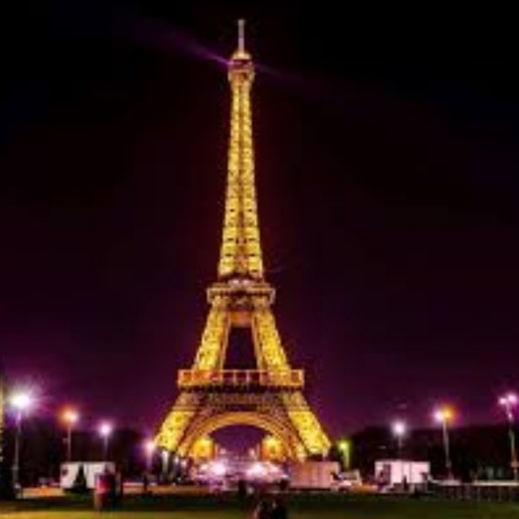 Profile Picture of Dee Freeman (@hhehea) on Poshmark