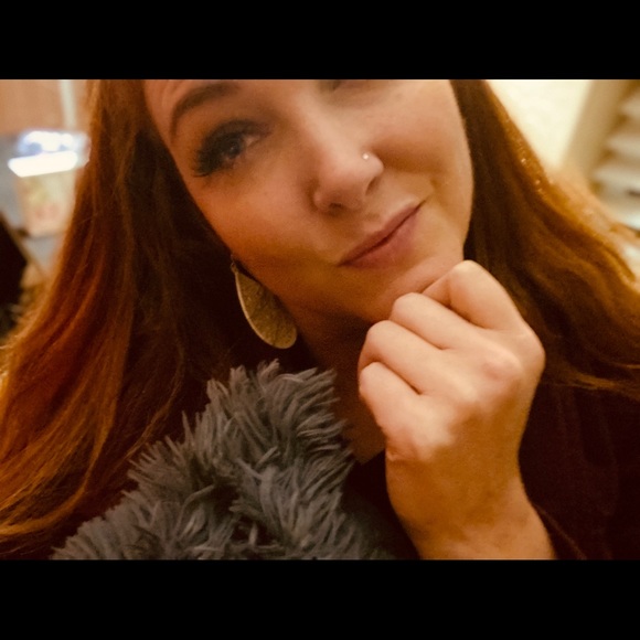 Profile Picture of Meredith Earles (@merered) on Poshmark