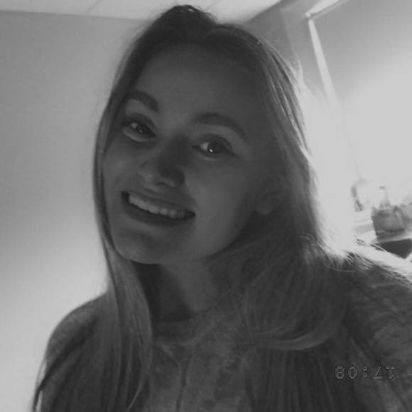 Profile Picture of Mackenzie Cook (@mackenziecoo843) on Poshmark