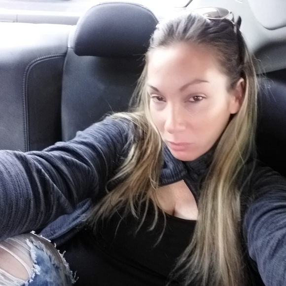 Profile Picture of Andrea Brickey (@andreabrickey) on Poshmark