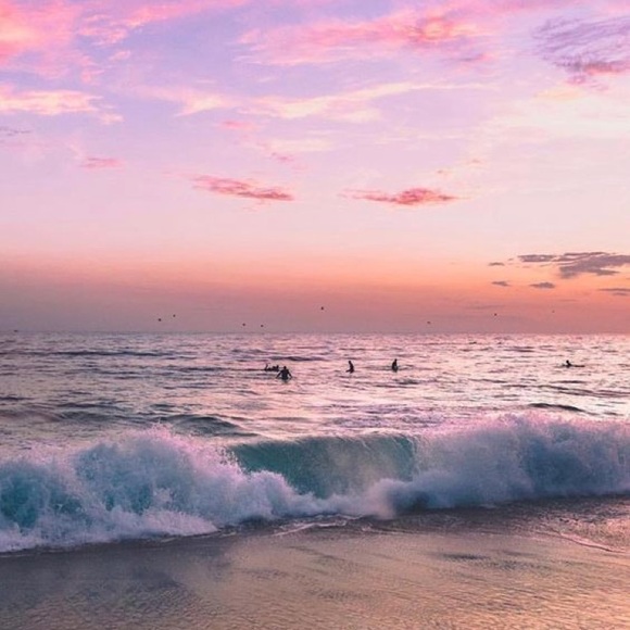 Profile Picture of Yolimar Vega (@yoli0621) on Poshmark