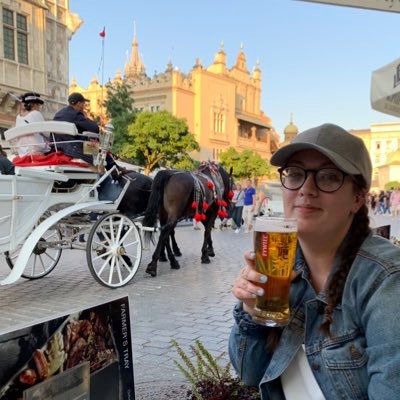 Profile Picture of Lisa Bushell (@LoueyLise6) on Twitter