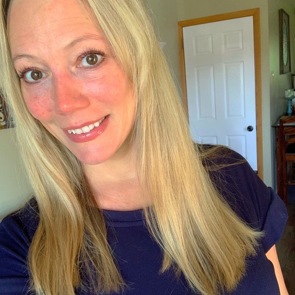 Profile Picture of Aimee Schroeder (@aimeejills) on Poshmark