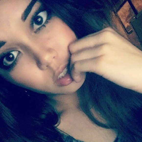 Profile Picture of Cassandra Lehman (@cassandrajl) on Poshmark