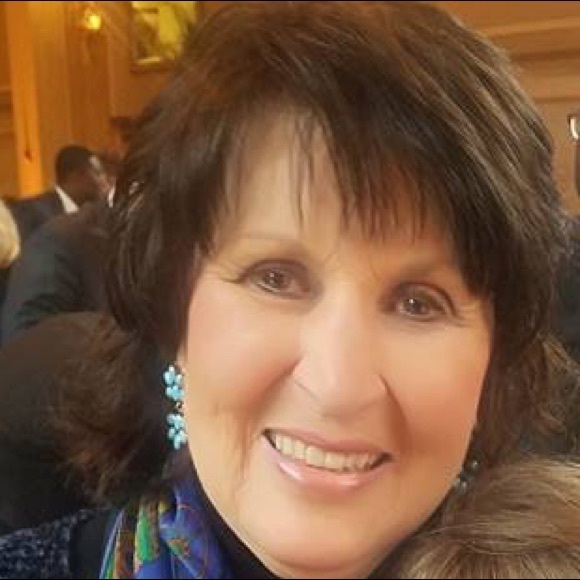 Jerilee Gott - Poshmark Profile Picture of Jerilee Gott (@jerileetg) on Poshmark