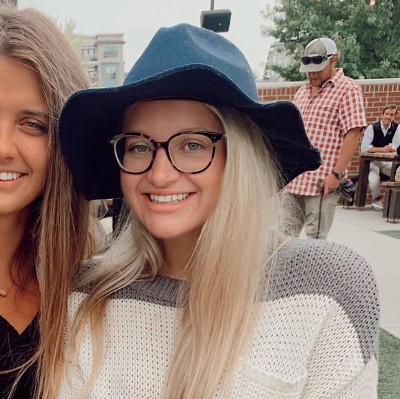 Profile Picture of Katie Hiskey (@katiehiskey) on Poshmark