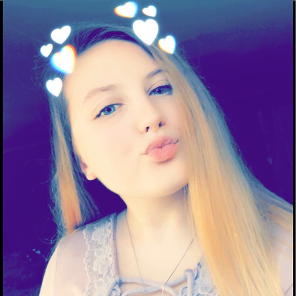 Profile Picture of Kylee Casper (@kylee_casper) on Poshmark