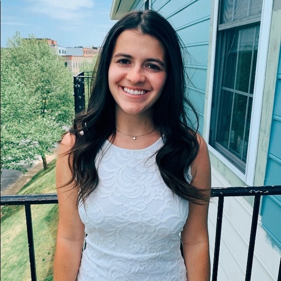 Profile Picture of Danielle Alfano (@daniellealfano2) on Poshmark