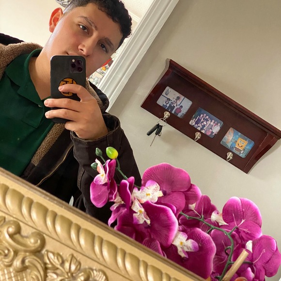 Profile Picture of Carlos Mandujano (@carrrlos134) on Poshmark