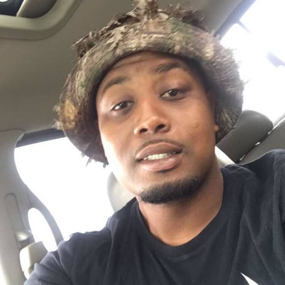 Profile Picture of Darren Lamar (@dlrdrob) on Poshmark