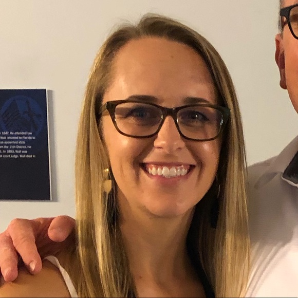 Profile Picture of Laurie Cain (@cainlk) on Poshmark