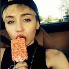 Profile Picture of MILEY CYRUS. (@04266672863dan1) on Twitter