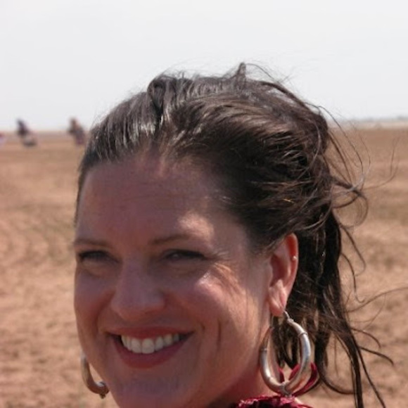 Profile Picture of Kelly Konis (@kellykonis) on Poshmark