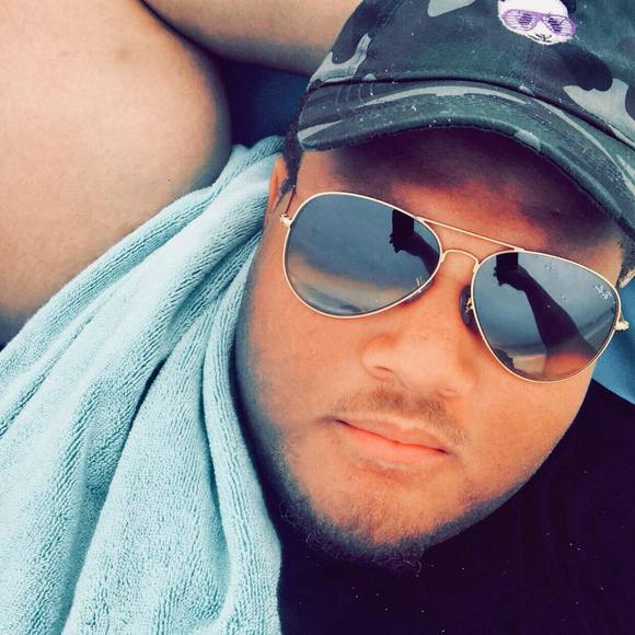 Exume Harlens - Poshmark Profile Picture of Exume Harlens (@steevetech) on Poshmark