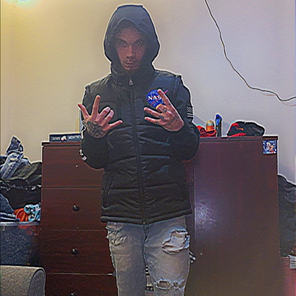 Profile Picture of Joey Owsinski (@joey_owsinski) on Poshmark