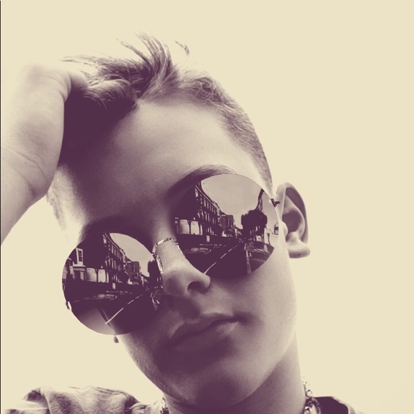 Profile Picture of Tanner Bell (@tannerbell215) on Poshmark