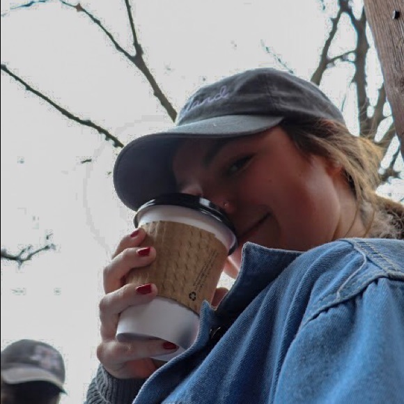 Profile Picture of Meg Anderson (@manderson91198) on Poshmark