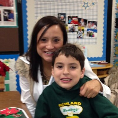 Profile Picture of Yvette Jaramillo (@yvejarajara) on Twitter