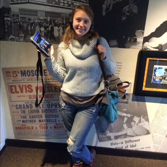 Logan Rothschild - Poshmark Profile Picture of Logan Rothschild (@littlegrove) on Poshmark