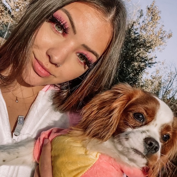 Profile Picture of Jenessa Carpio (@jenessacarpio) on Poshmark