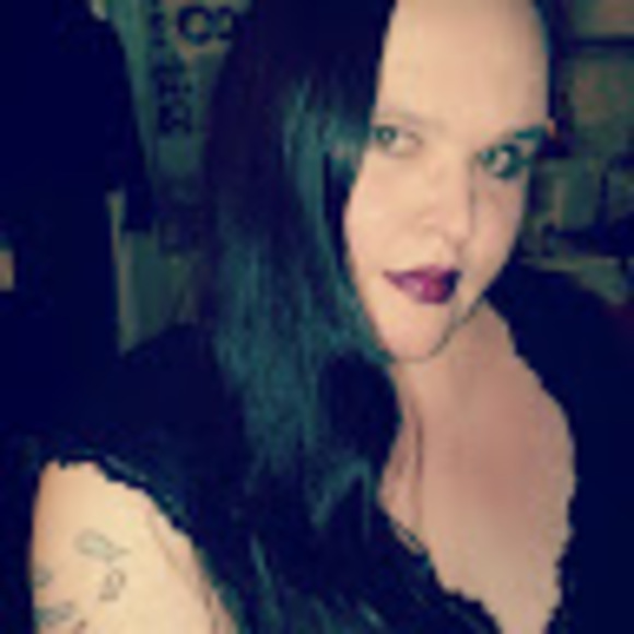 Profile Picture of Mary Maliff (@marymaliff) on Poshmark