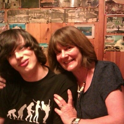 Profile Picture of Lindsay Lines (@WagglesWalk) on Twitter
