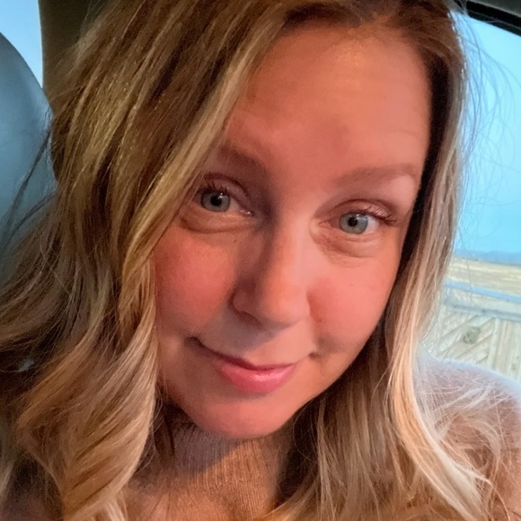 Profile Picture of Nicole Fabrey (@nfabrey) on Poshmark