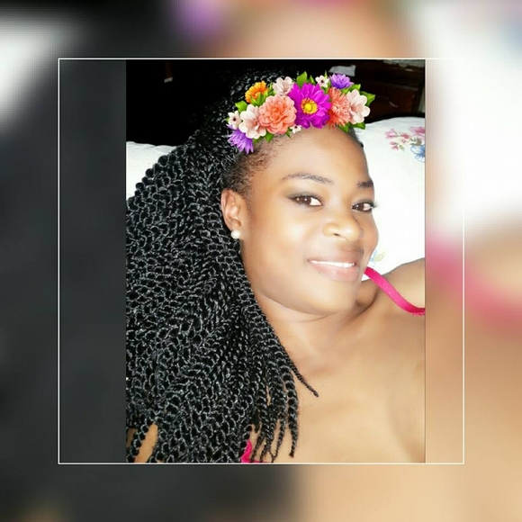 Profile Picture of Alecia Wright (@aliwright17) on Poshmark