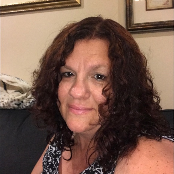 Profile Picture of Cheryl Downs (@cdowns1968) on Poshmark