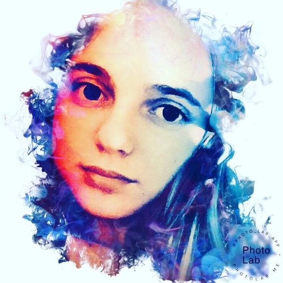 Profile Picture of Brenna James (@brenna_james) on Poshmark