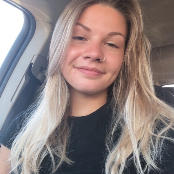 Profile Picture of Raquell Lemere (@raqdawn) on Poshmark