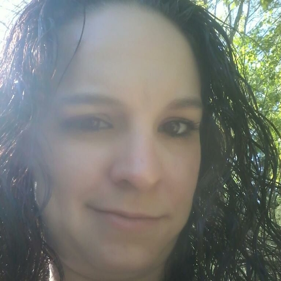 Profile Picture of Candi Meseck (@cmeseck29) on Poshmark