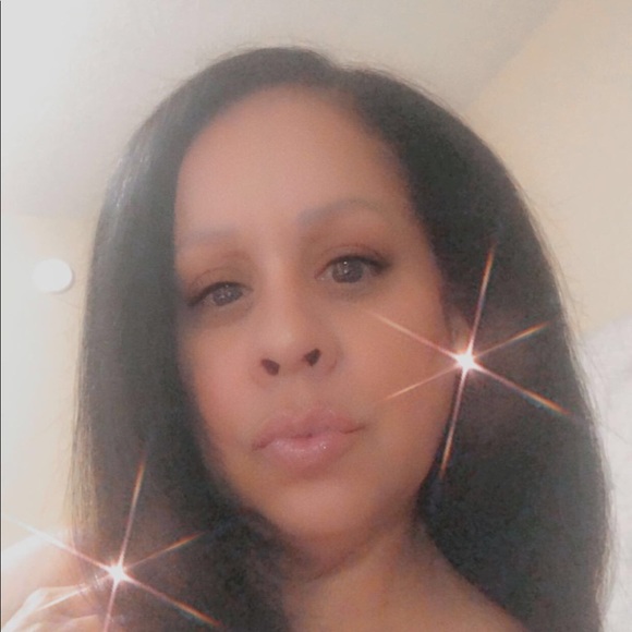 Profile Picture of Lisette Vargas (@lisette1226) on Poshmark