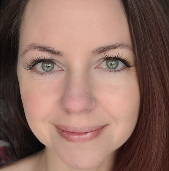 Profile Picture of Sonja Oswalt (@adannaya2) on Poshmark