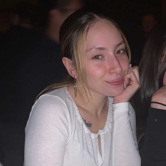 Profile Picture of Giannine Ciervo (@gcx97) on Poshmark