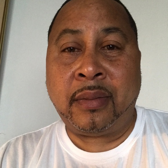 Profile Picture of Claude Brown (@silkyslim758) on Poshmark