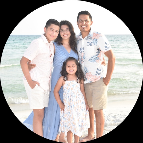 Profile Picture of Lore Perez (@loreperez3) on Poshmark