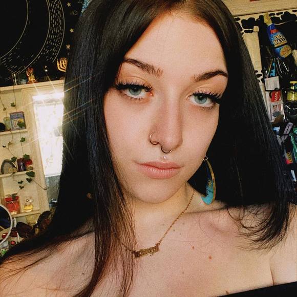 Profile Picture of Krystal Baracker (@ughkrystal) on Poshmark