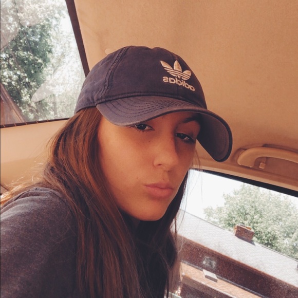 Abby Ciparelli - Poshmark Profile Picture of Abby Ciparelli (@a_ciparelli) on Poshmark