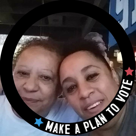 Profile Picture of Flor Castoire (@carmen8019) on Poshmark