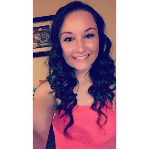 Profile Picture of Amanda Curtis (@amanda2674) on Poshmark