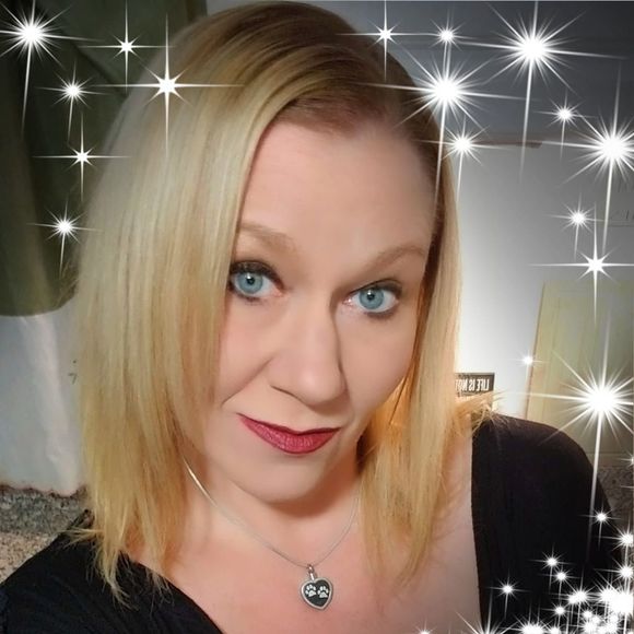 Profile Picture of Renee Hancock (@nay11374) on Poshmark