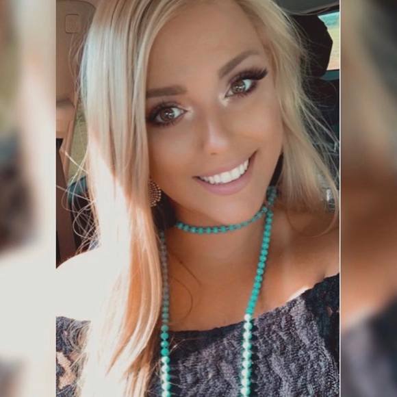 Profile Picture of Amber Iselt (@amber_iselt) on Poshmark